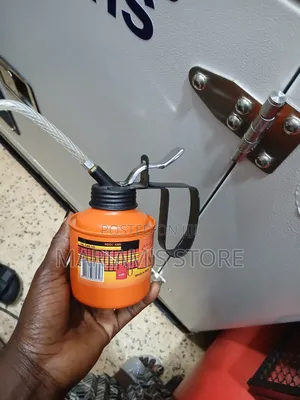 Orange Raider RDOC 1200 Oil Can 1/2 With a Black Pump
