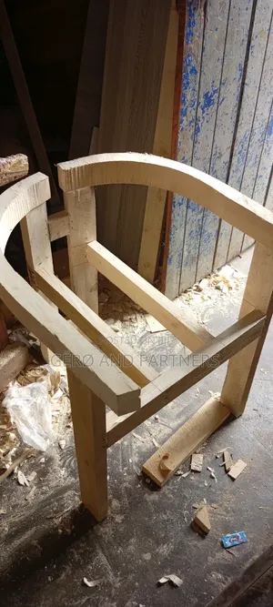 Curvy Dining Table (4 Seater)