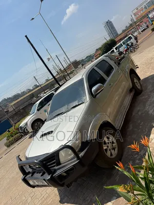 Toyota Hilux 2.5 D-4D 4X4 SRX 2010 Silver