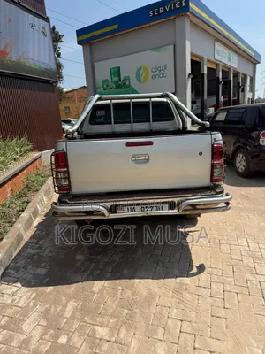Toyota Hilux 2.5 D-4D 4X4 SRX 2010 Silver