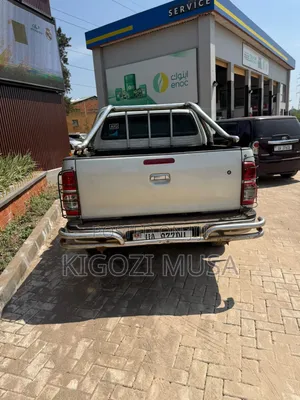 Toyota Hilux 2.5 D-4D 4X4 SRX 2010 Silver