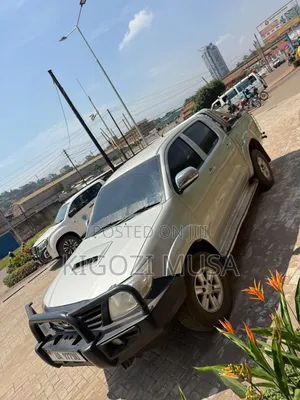Toyota Hilux 2.5 D-4D 4X4 SRX 2010 Silver