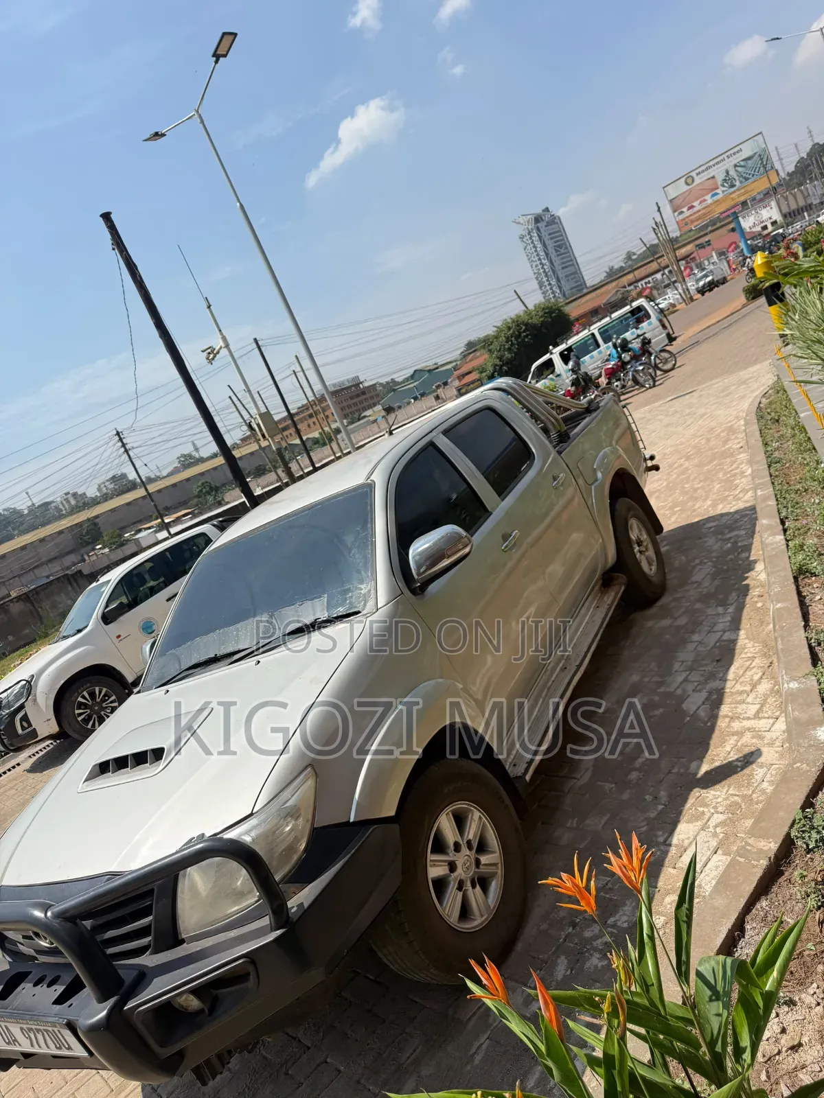 Toyota Hilux 2.5 D-4D 4X4 SRX 2010 Silver