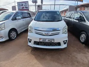 Toyota Noah 2.0 143hp AWD (8 Seater) 2010 White