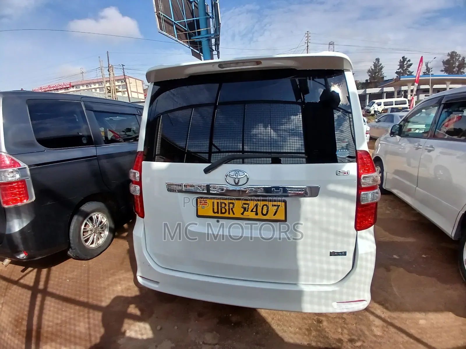 Toyota Noah 2.0 143hp AWD (8 Seater) 2010 White