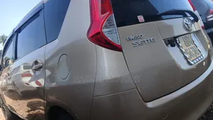 Toyota Passo Sette 2010 Gold