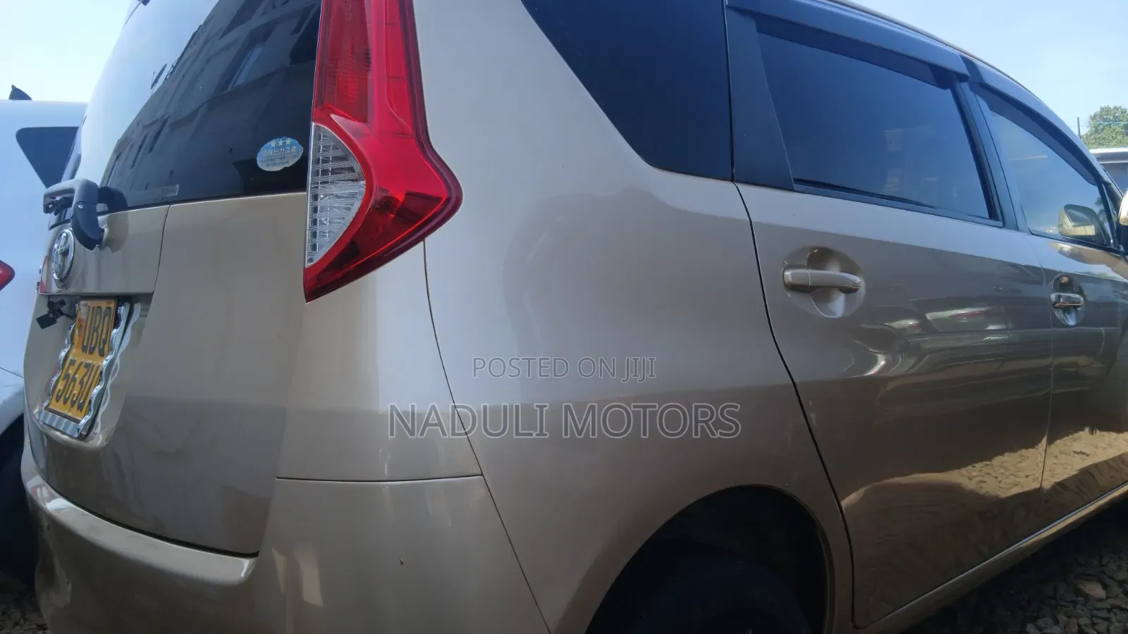 Toyota Passo Sette 2010 Gold