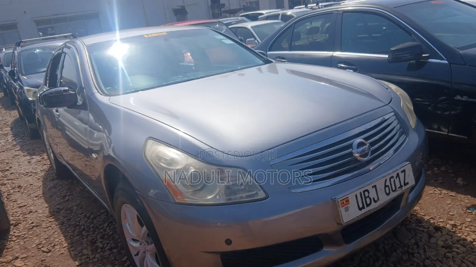 Nissan Skyline 2009 Silver