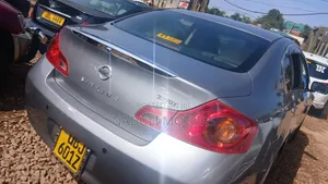 Nissan Skyline 2009 Silver