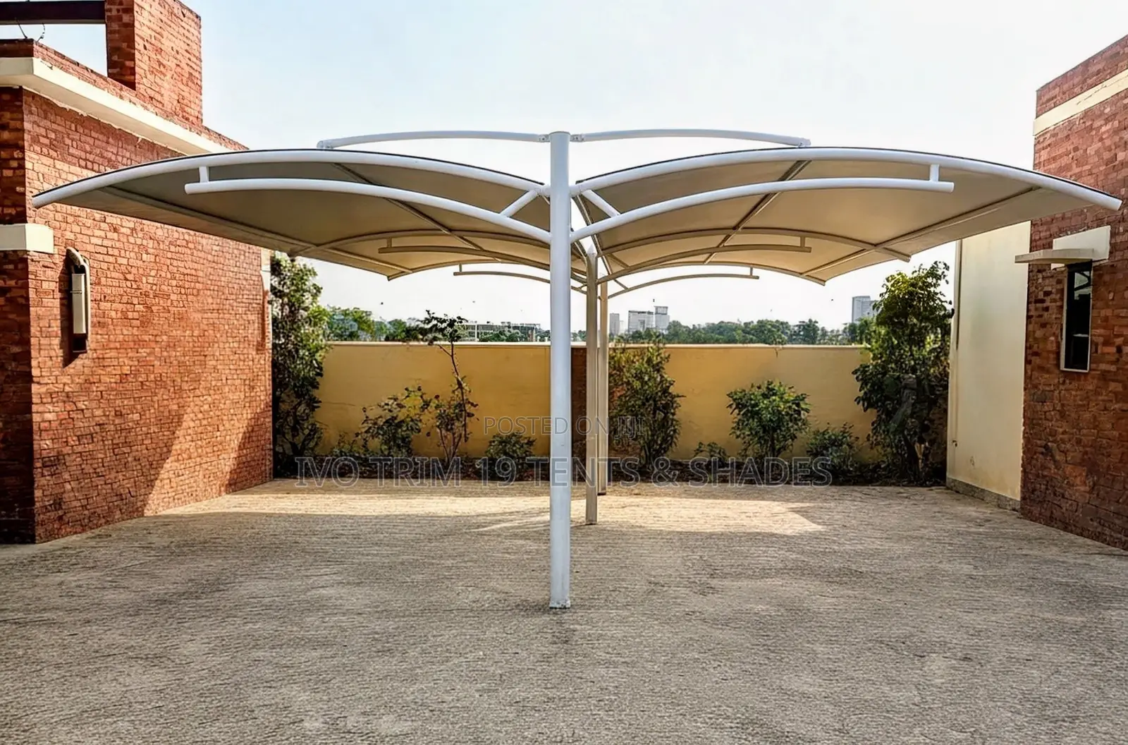 Center-Post Double-Cantilever Shade Canopy