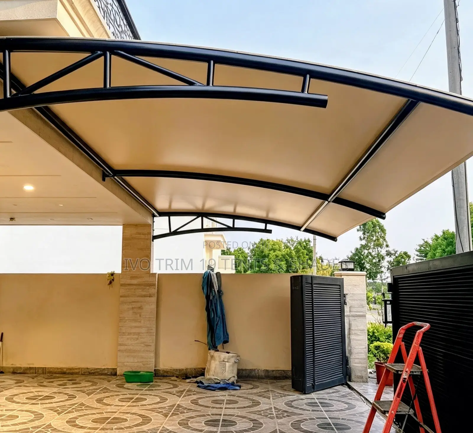 Curved Cantilever Awning Shade