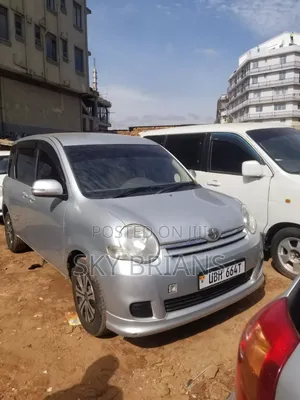 Toyota Sienta 1.5 AWD 2007 Silver