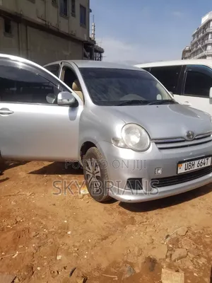 Toyota Sienta 1.5 AWD 2007 Silver