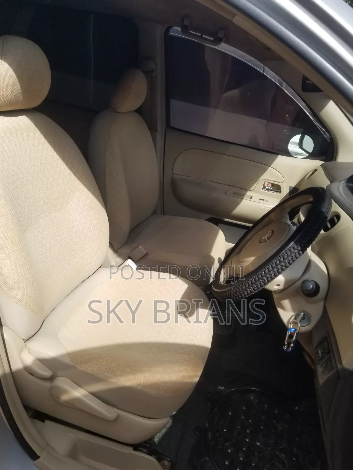 Toyota Sienta 1.5 AWD 2007 Silver
