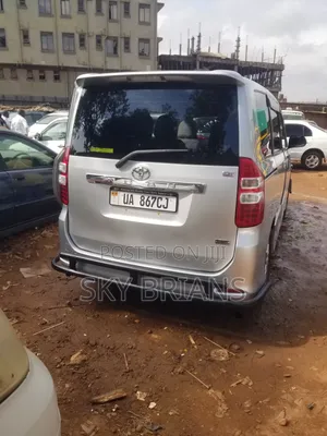Toyota Noah 2.0 143hp AWD (7 Seater) 2010 Silver