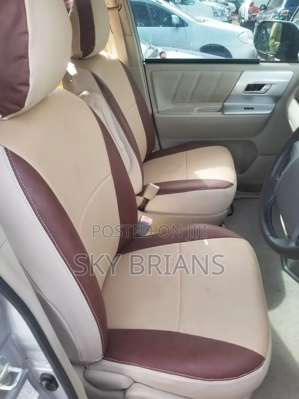 Toyota Noah 2.0 143hp AWD (7 Seater) 2010 Silver