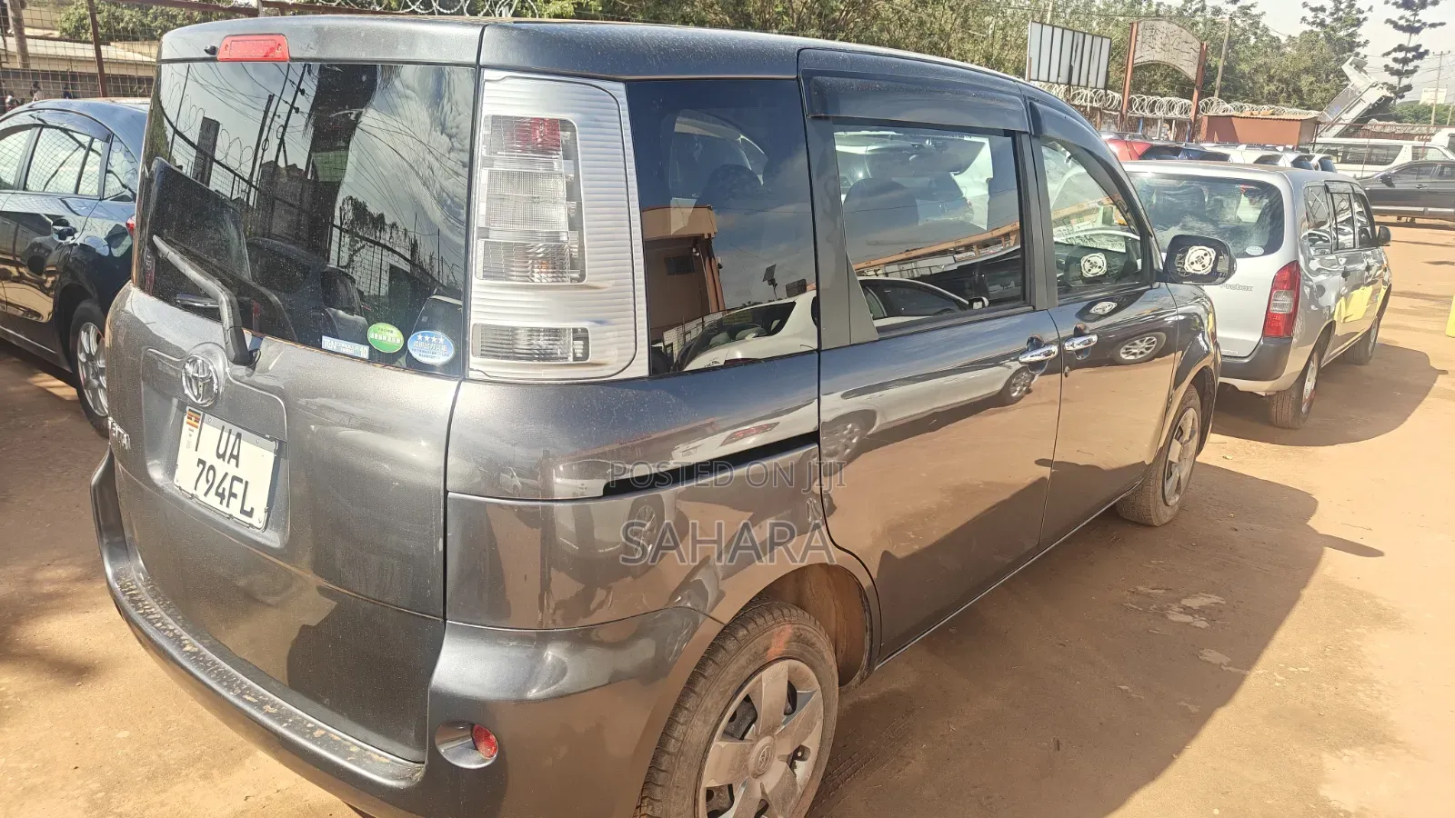 Toyota Sienta 2012 Gray