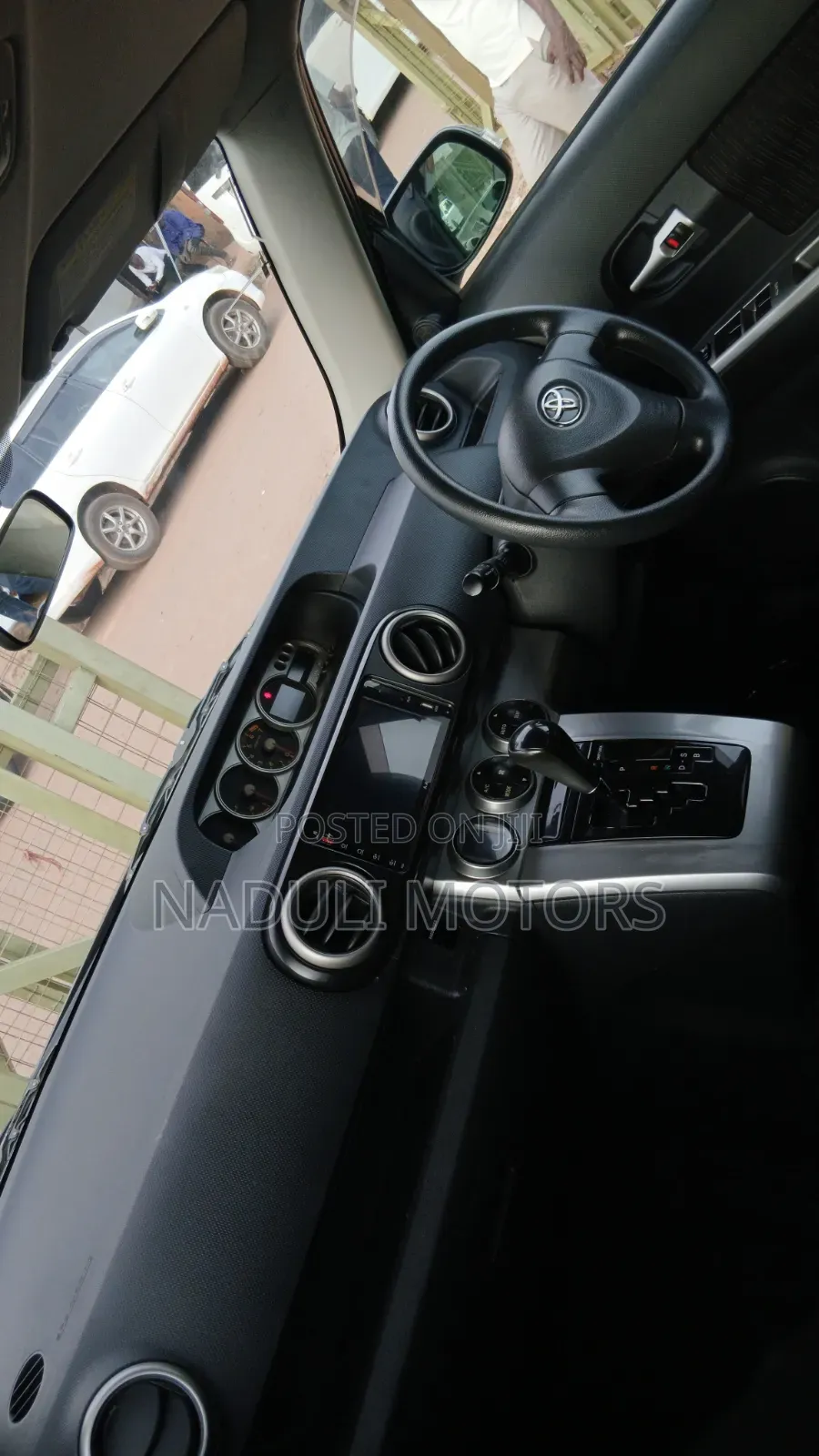 Toyota Corolla Rumion 2011