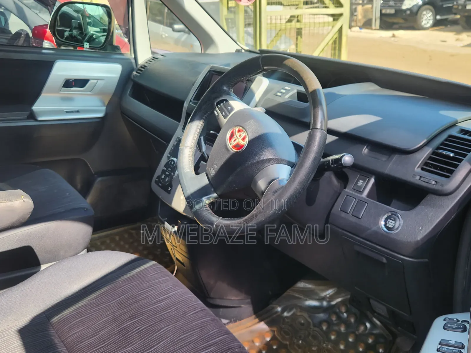Toyota Noah 2012 White