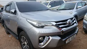 Toyota Fortuner 2018 Silver
