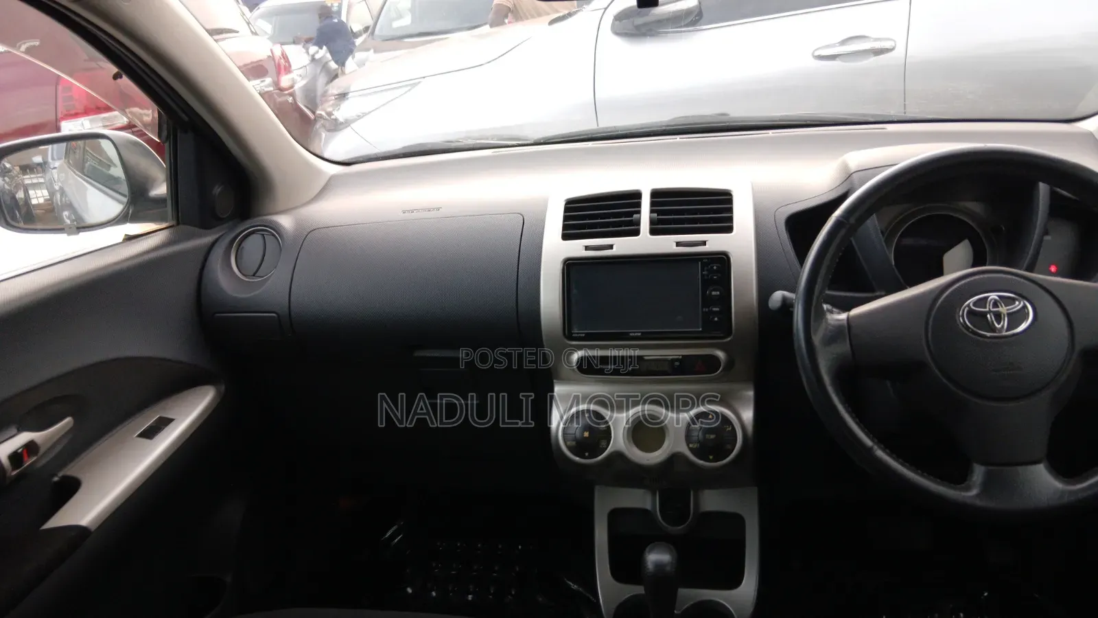 Toyota IST 2010 Silver