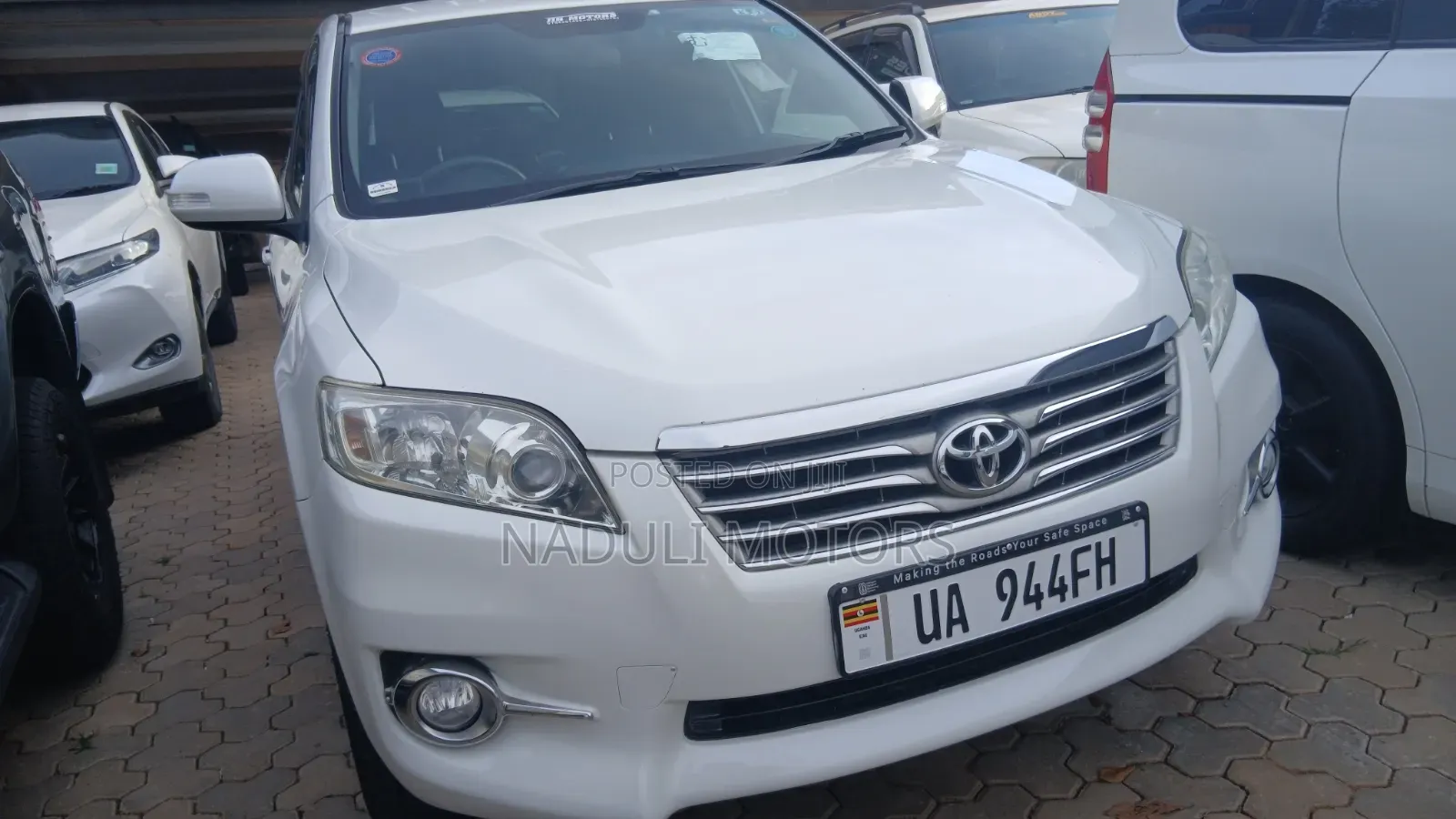 Toyota Vanguard 2012 White