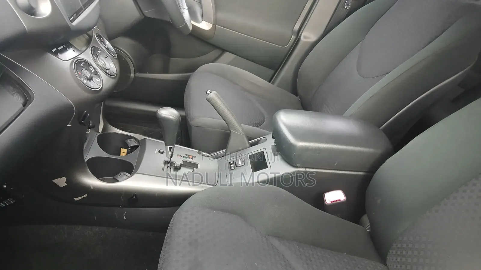 Toyota Vanguard 2012 White