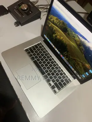 Laptop Apple MacBook Pro 2015 16GB Intel Core i7 SSD 512GB