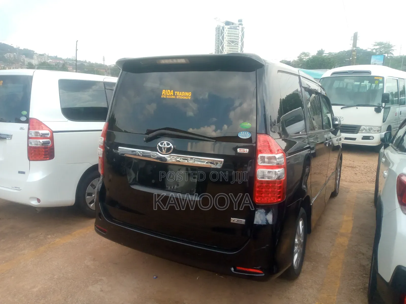 Toyota Noah 2.0 158hp AWD (7 Seater) 2013 White