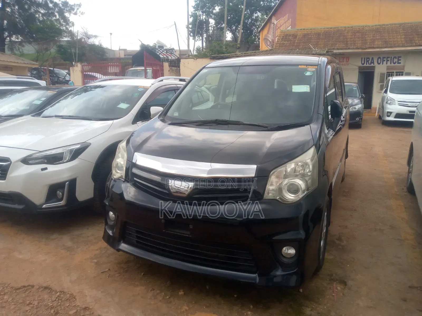 Toyota Noah 2.0 158hp AWD (7 Seater) 2013 White