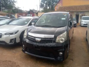 Toyota Noah 2.0 158hp AWD (7 Seater) 2013 White
