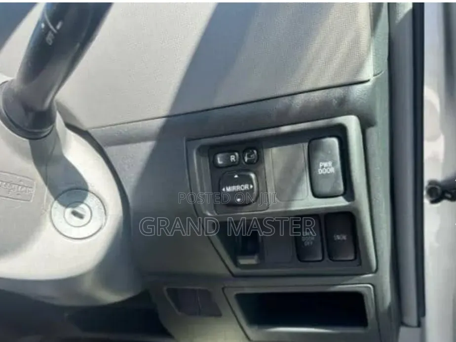 Toyota Sienta 2007 Silver