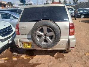 Toyota RAV4 2002 Gold