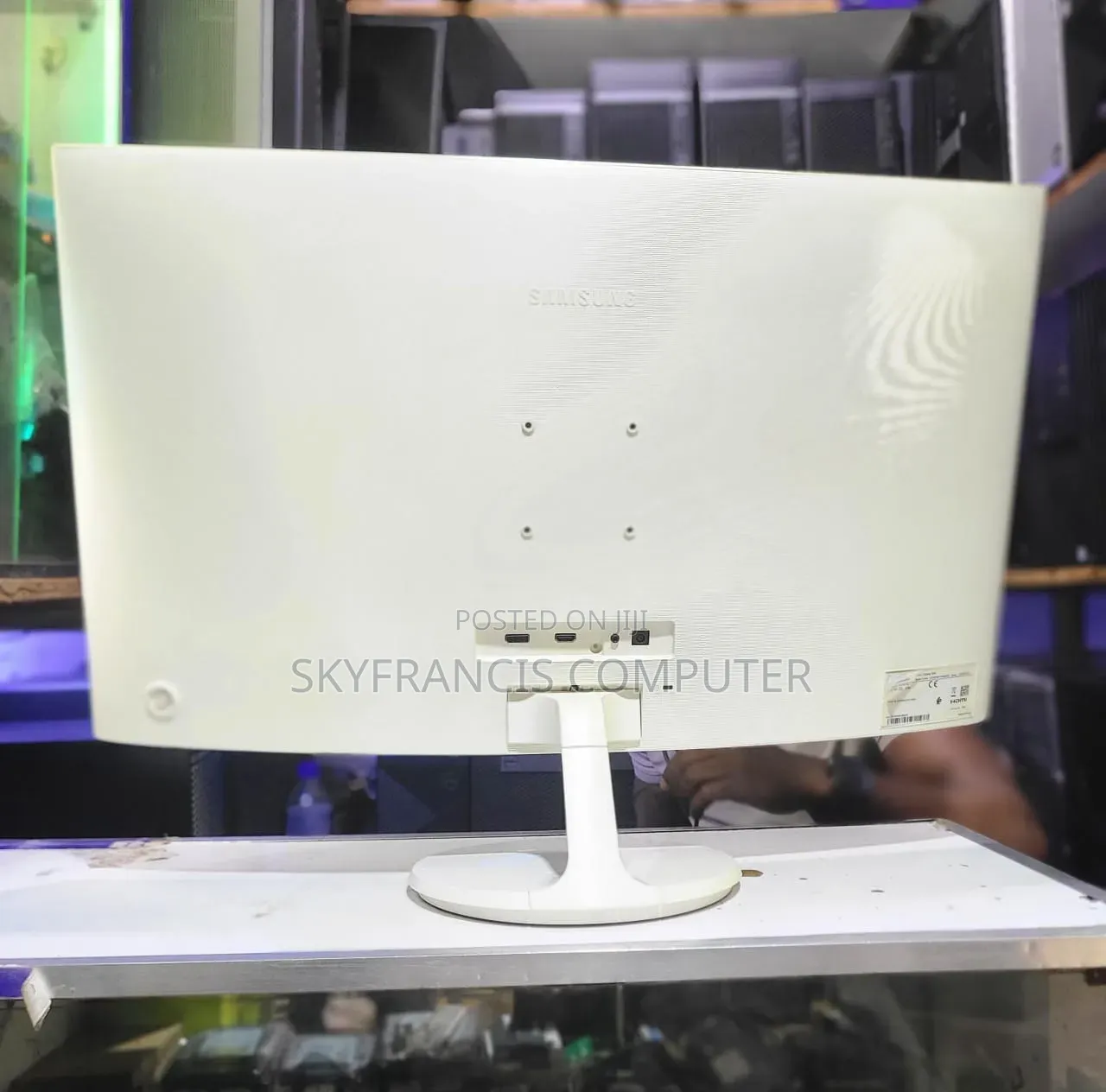 Samsung Monitor Inches 32 Carved White Color