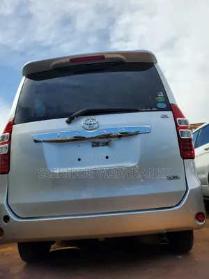 Toyota Noah 2.0 143hp AWD (8 Seater) 2013 Silver