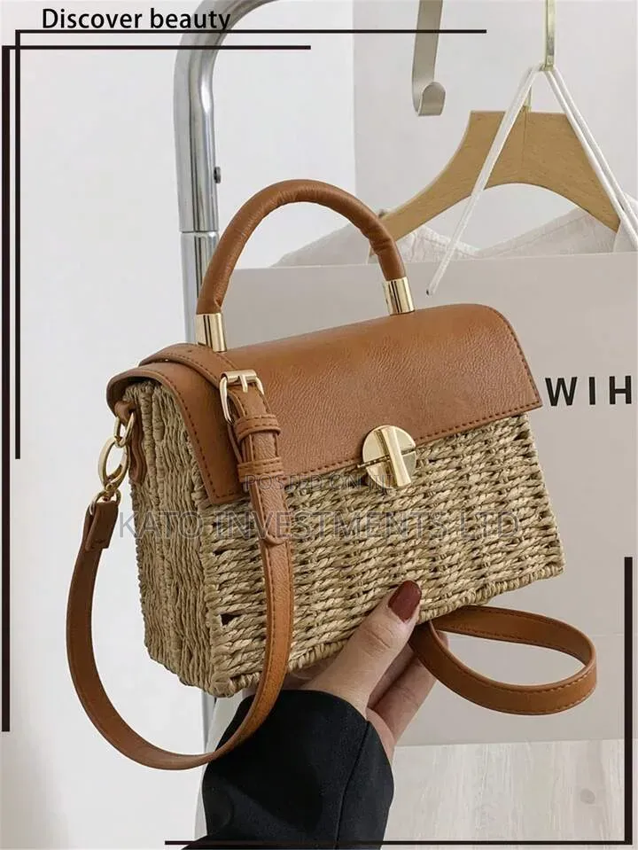 Top-Handle Handbag Featuring a Woven Straw Base in Earthy Tones