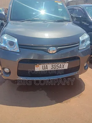 Toyota Sienta 1.5 AWD 2012 Silver