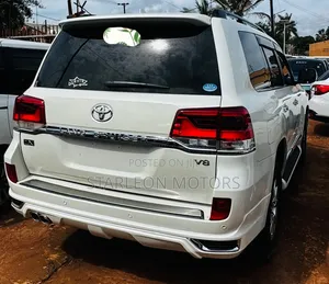 Toyota Land Cruiser 4.6 V8 ZX 2018 White