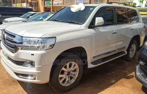 Toyota Land Cruiser 4.6 V8 ZX 2018 White