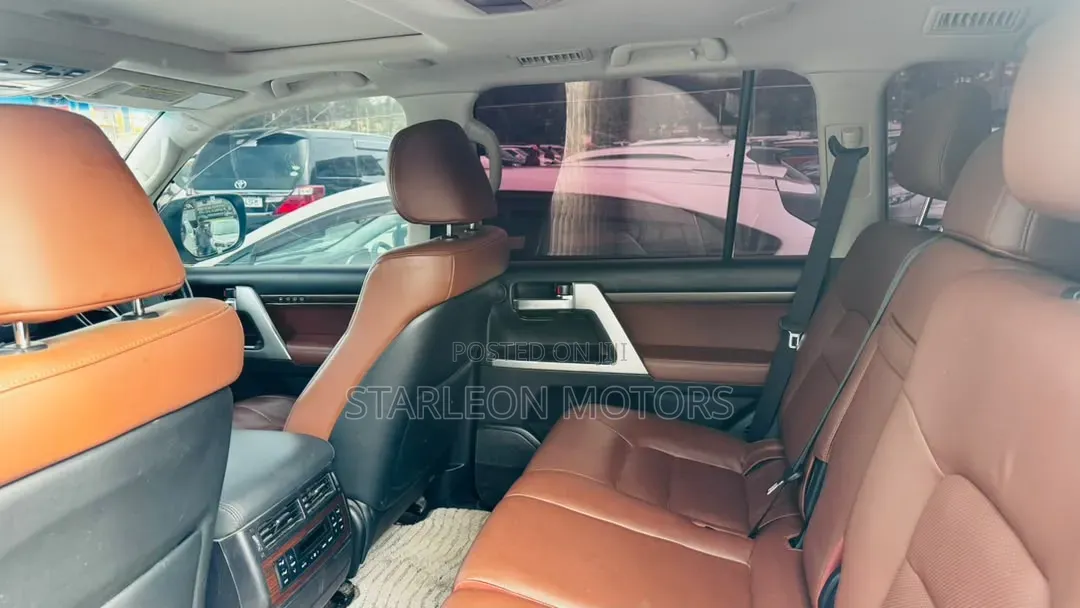 Toyota Land Cruiser 4.6 V8 ZX 2018 White