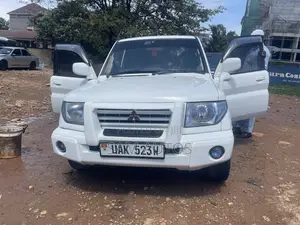 Mitsubishi Pajero IO 2000 White