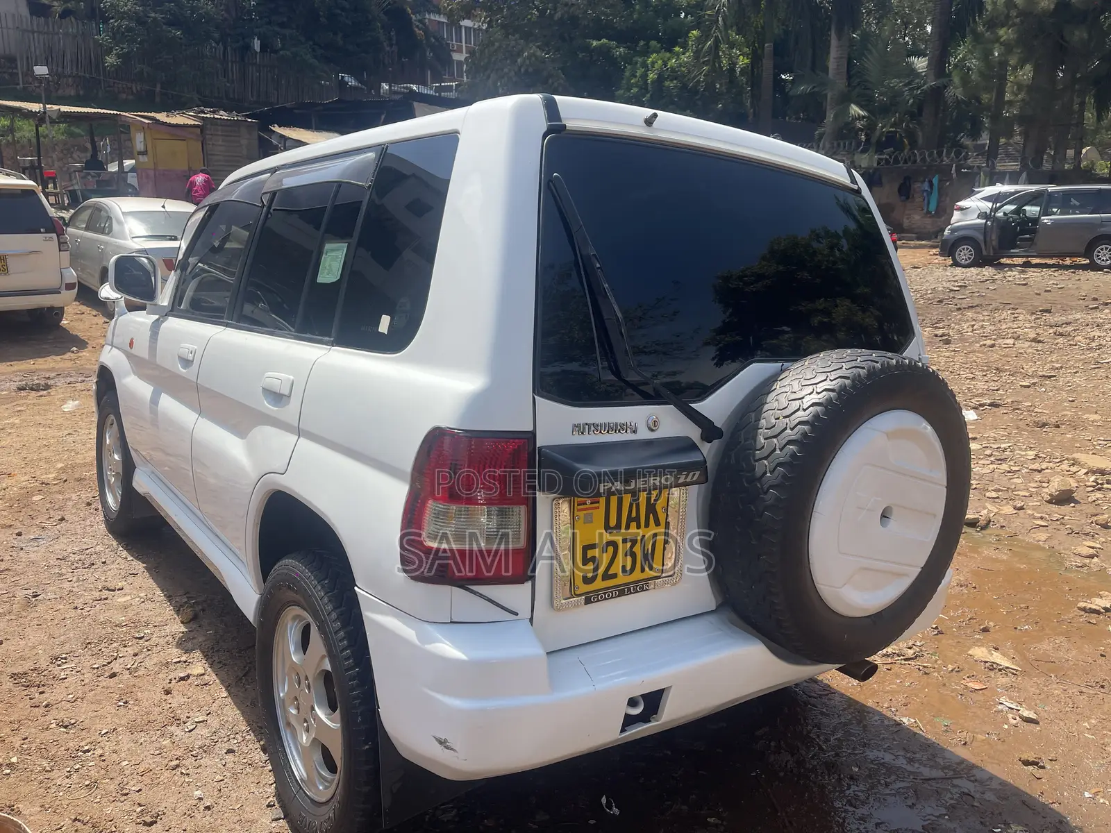 Mitsubishi Pajero IO 2000 White