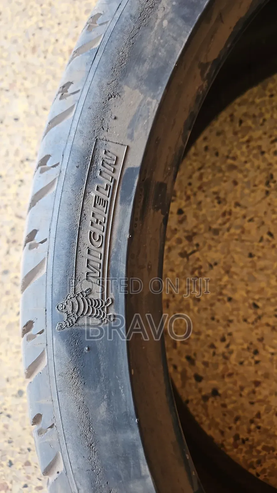 285/35r22 Michelin Tire One Piece in Good Condition