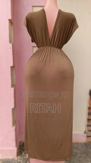 Elegant Brown/Tan Maxi Dress With a Flattering, Feminine Silhouette.