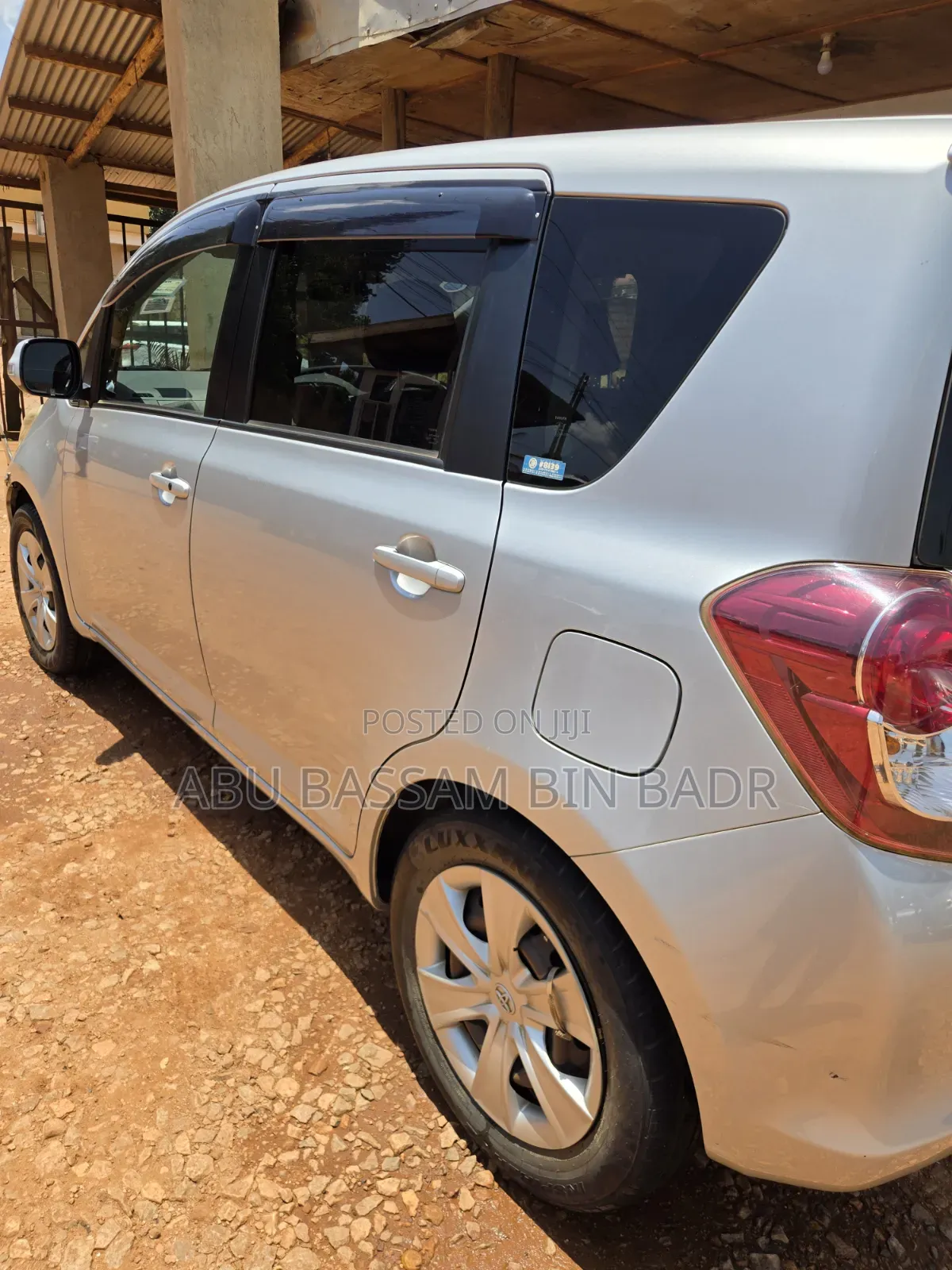 Toyota Ractis 1.5 FWD 2009 Silver