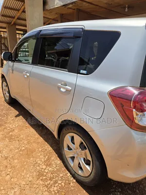 Toyota Ractis 1.5 FWD 2009 Silver