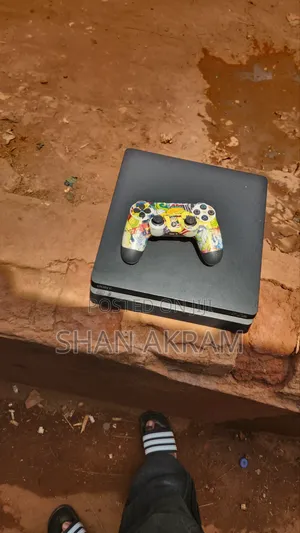 Playstation 4 Slim Chipped Ver.9.00 1TB 14 Games