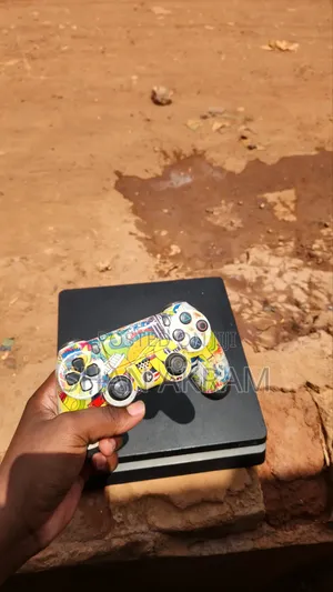 Playstation 4 Slim Chipped Ver.9.00 1TB 14 Games