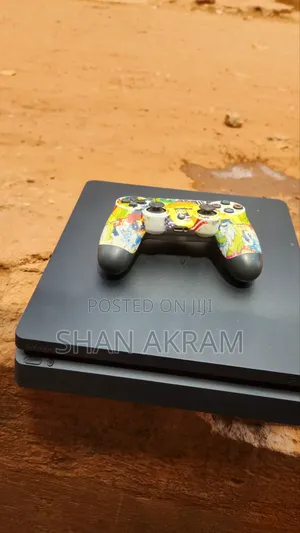 Playstation 4 Slim Chipped Ver.9.00 1TB 14 Games