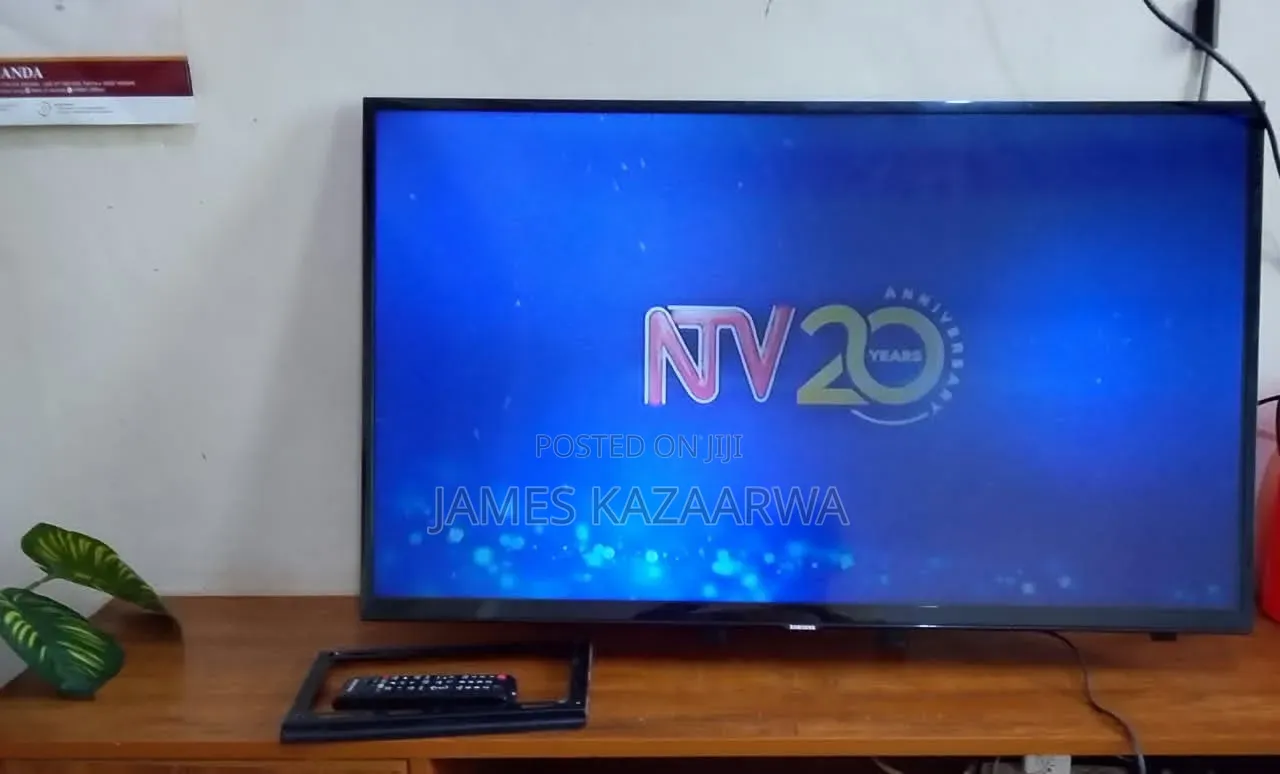 Samsung 40" Led TV- Ua40h4200aw